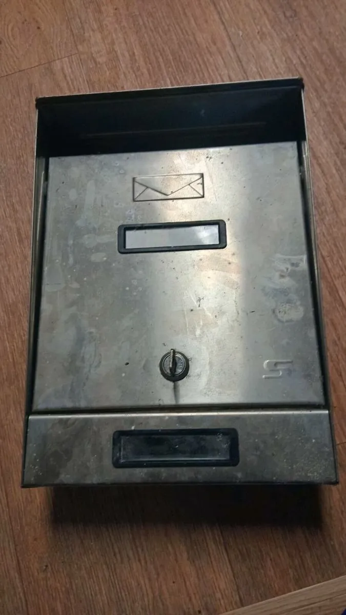 Post box - Image 1