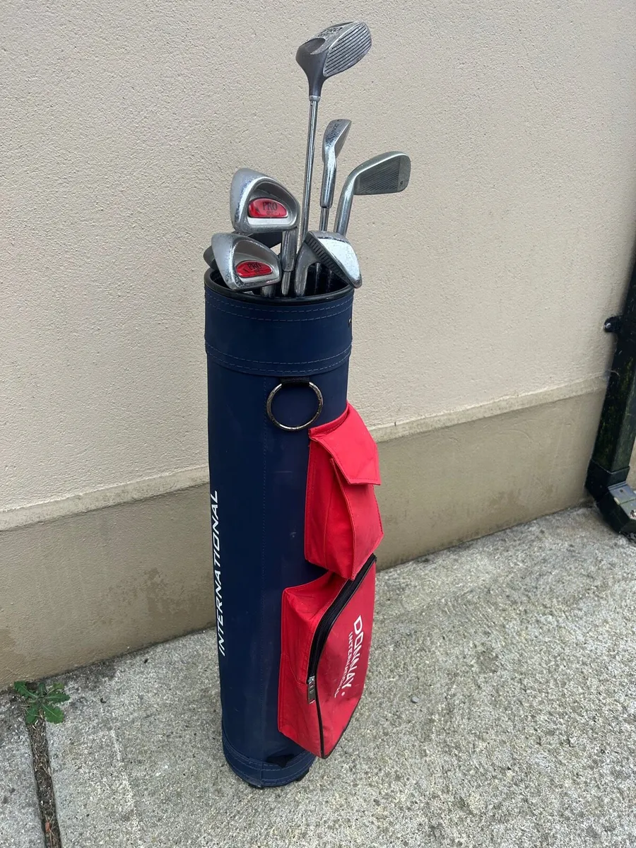 Children’s Set of Golf Clubs (With bag) - Image 1