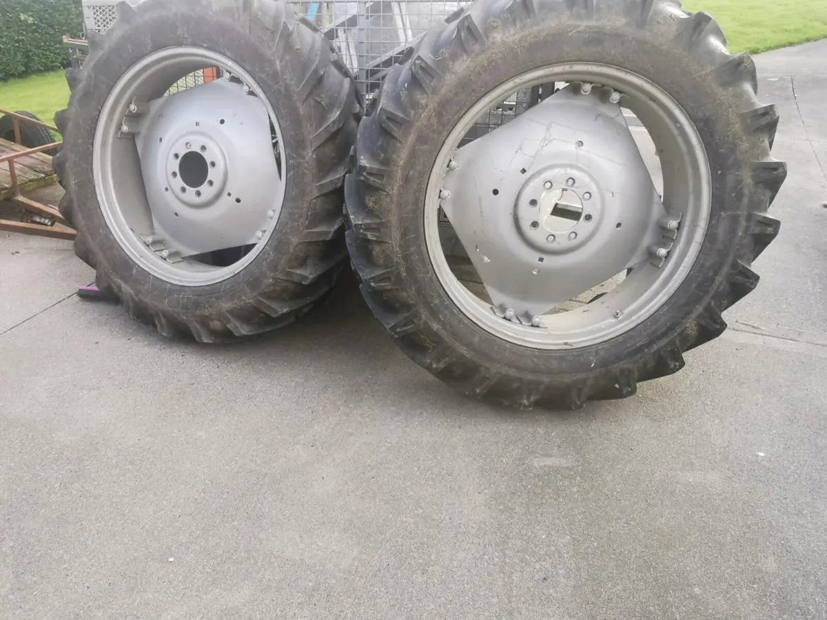 Tractor tyre wheels - Image 1