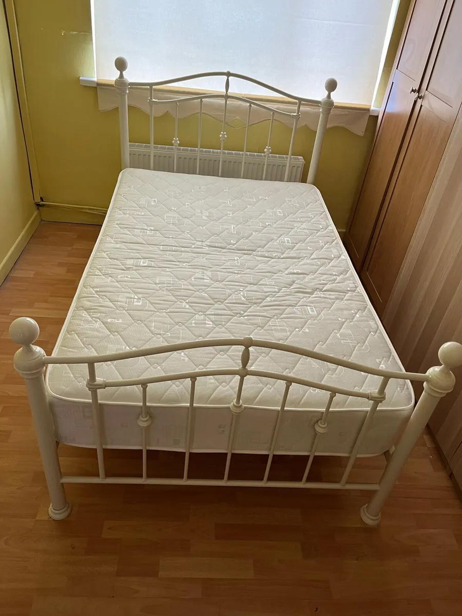 Double Bed and Mattress. Like New. Metal Frame.6x4 - Image 1