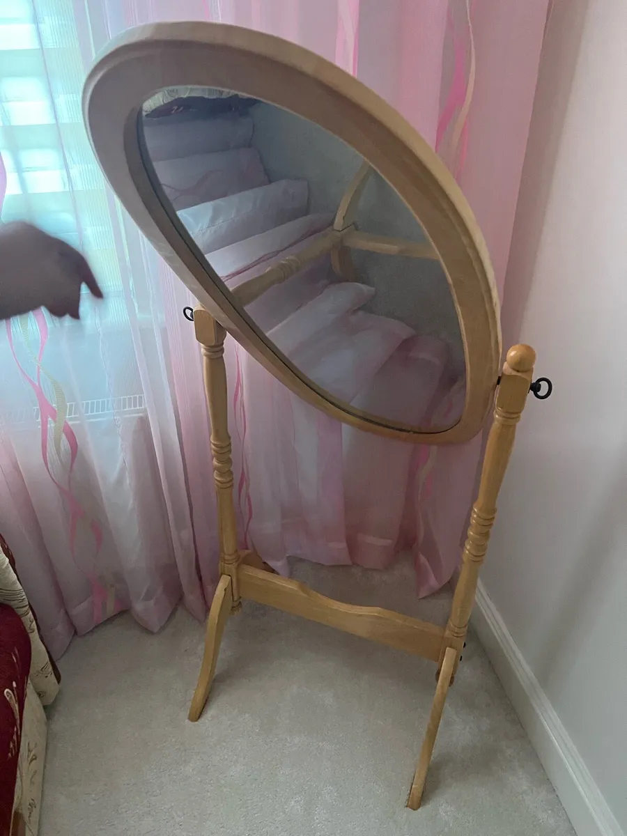 Standing Oval Swivel Mirror - Image 4