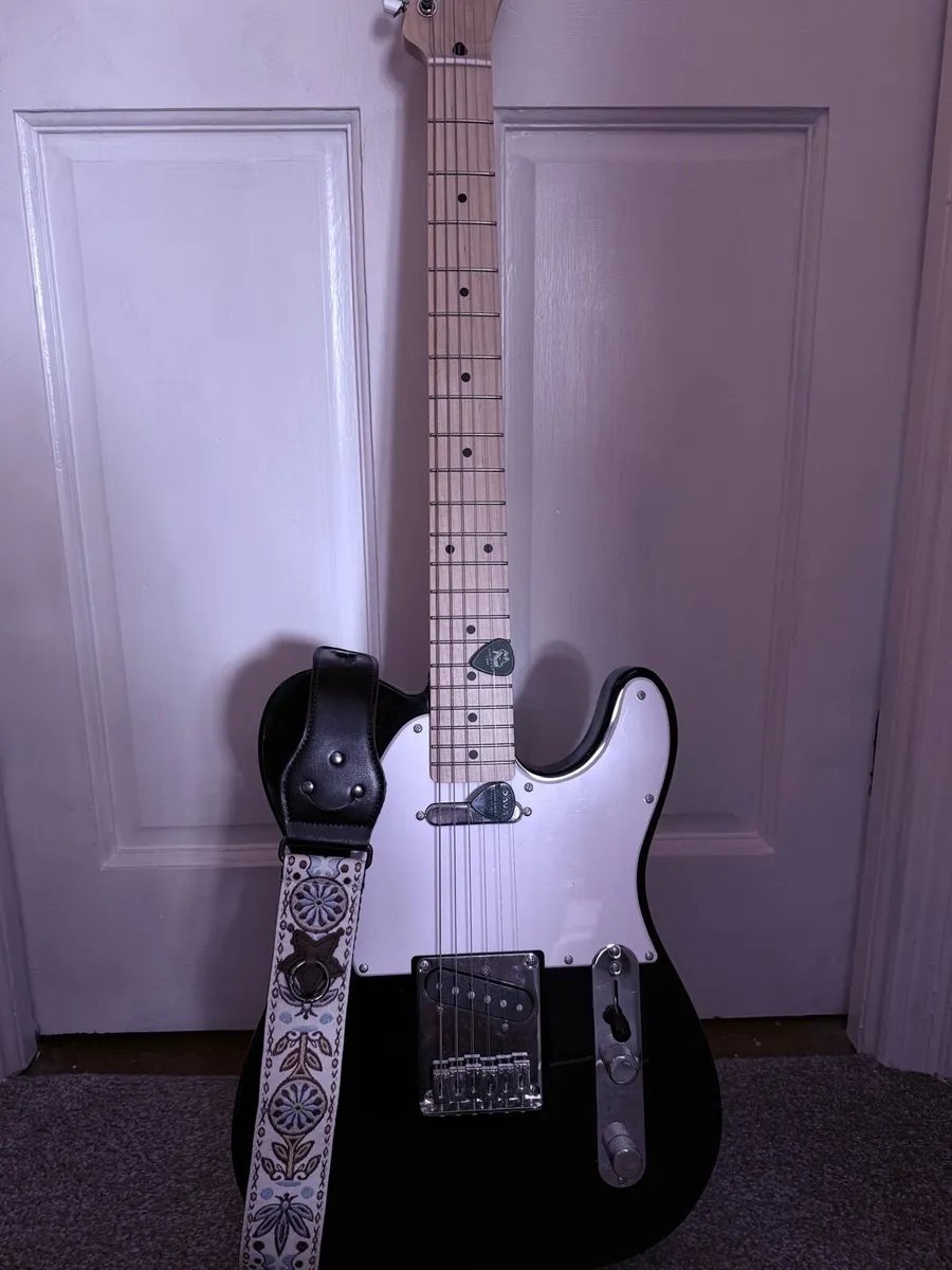 Electric Guitar and VOX AMP - Image 1