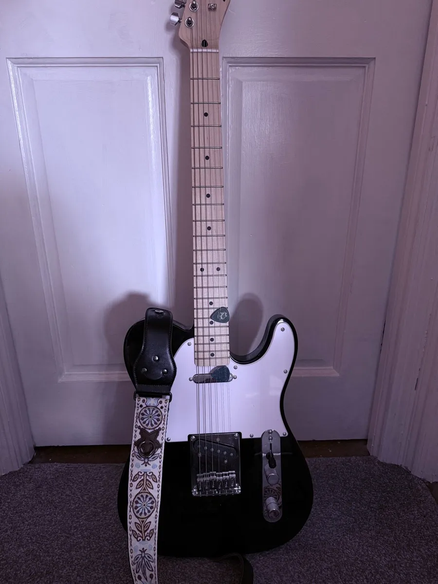 Electric Guitar and VOX AMP - Image 2