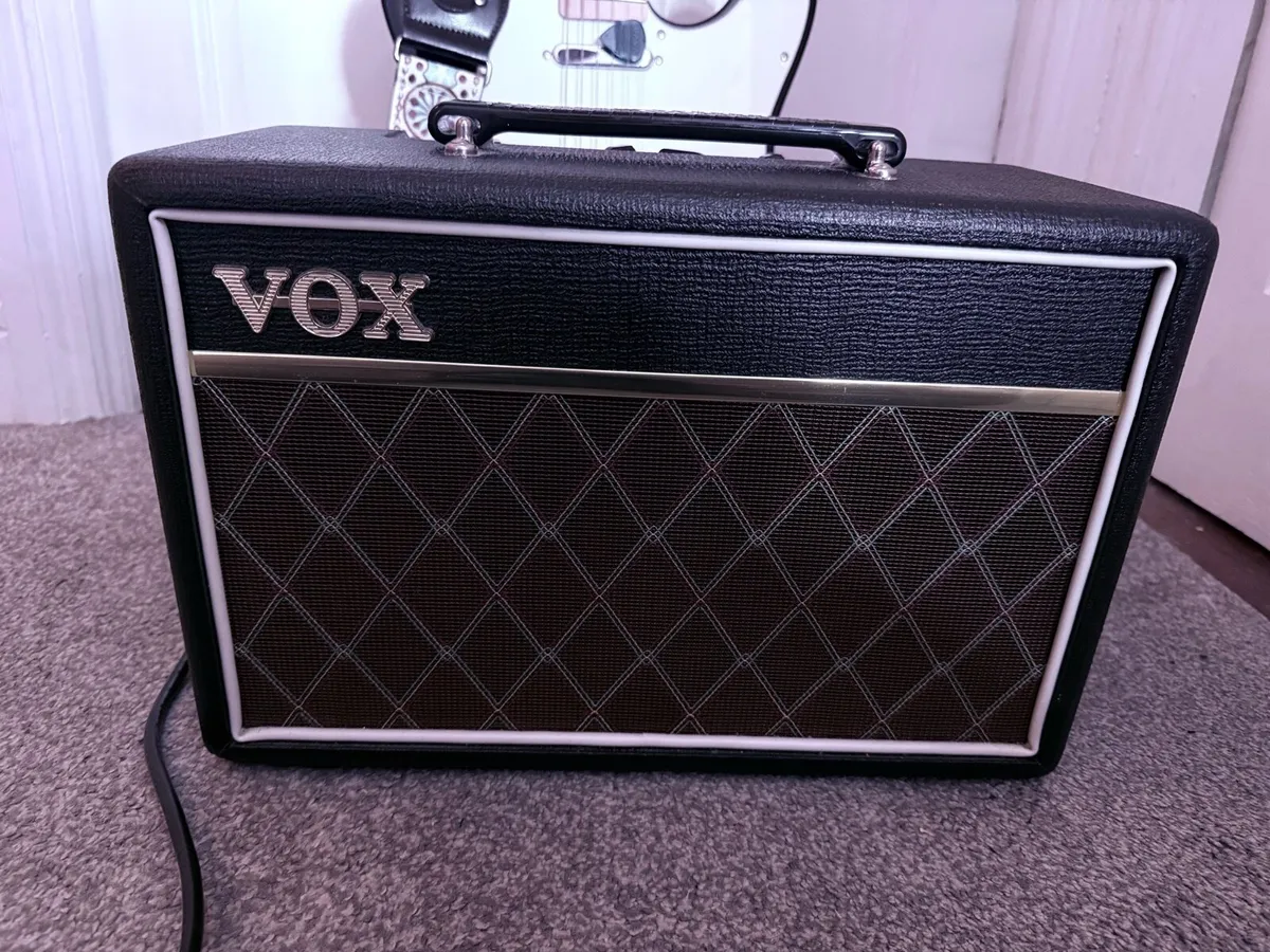 Electric Guitar and VOX AMP - Image 3