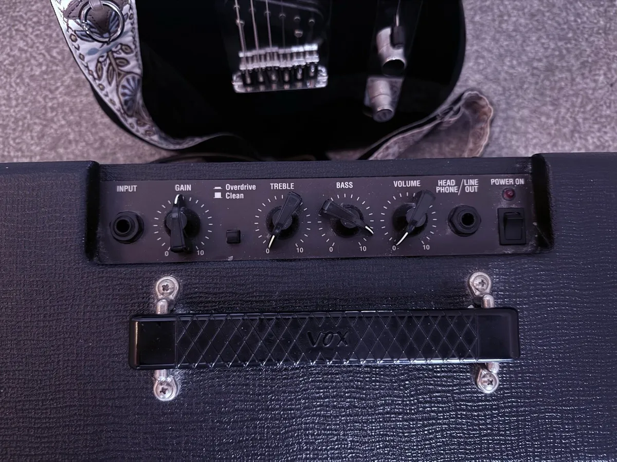 Electric Guitar and VOX AMP - Image 4