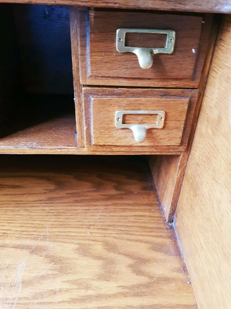 Solid wood rolltop oak bureau - Image 3