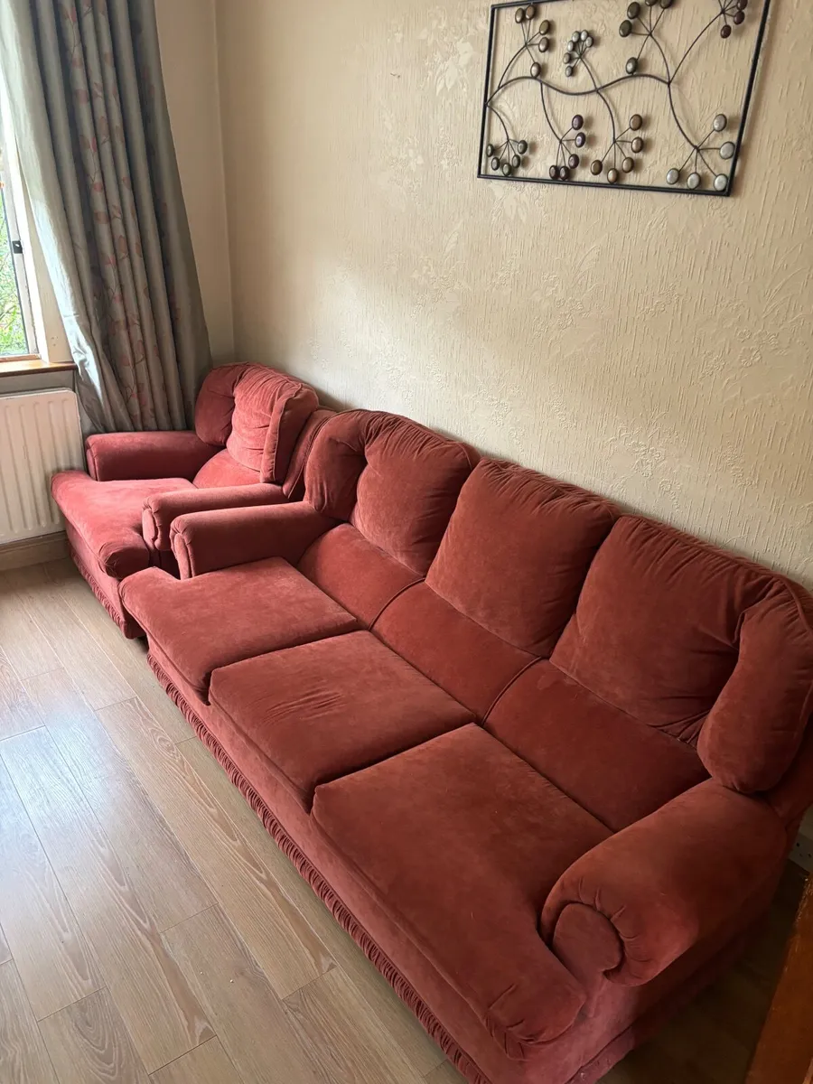 Sofa and two arm chairs - €100 or nearest offer - Image 1