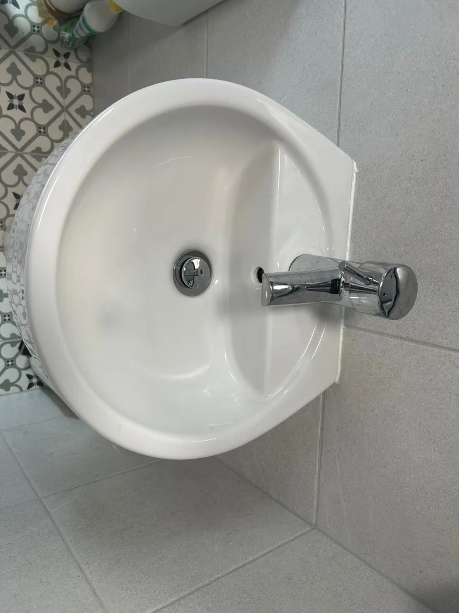 Wash hand basin & pedestal - Image 2