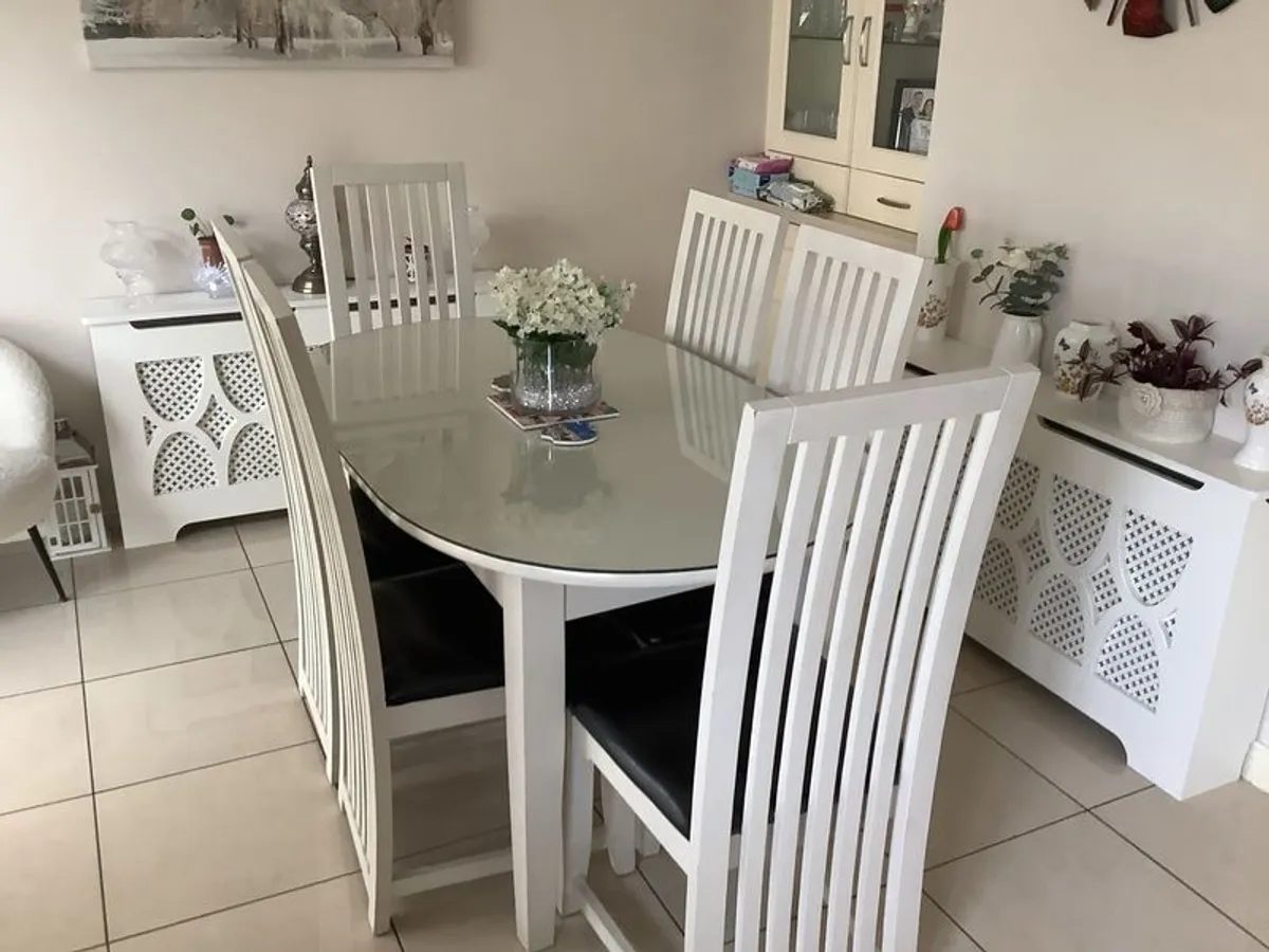 Beautiful Dining  room table with 6 chairs - Image 1
