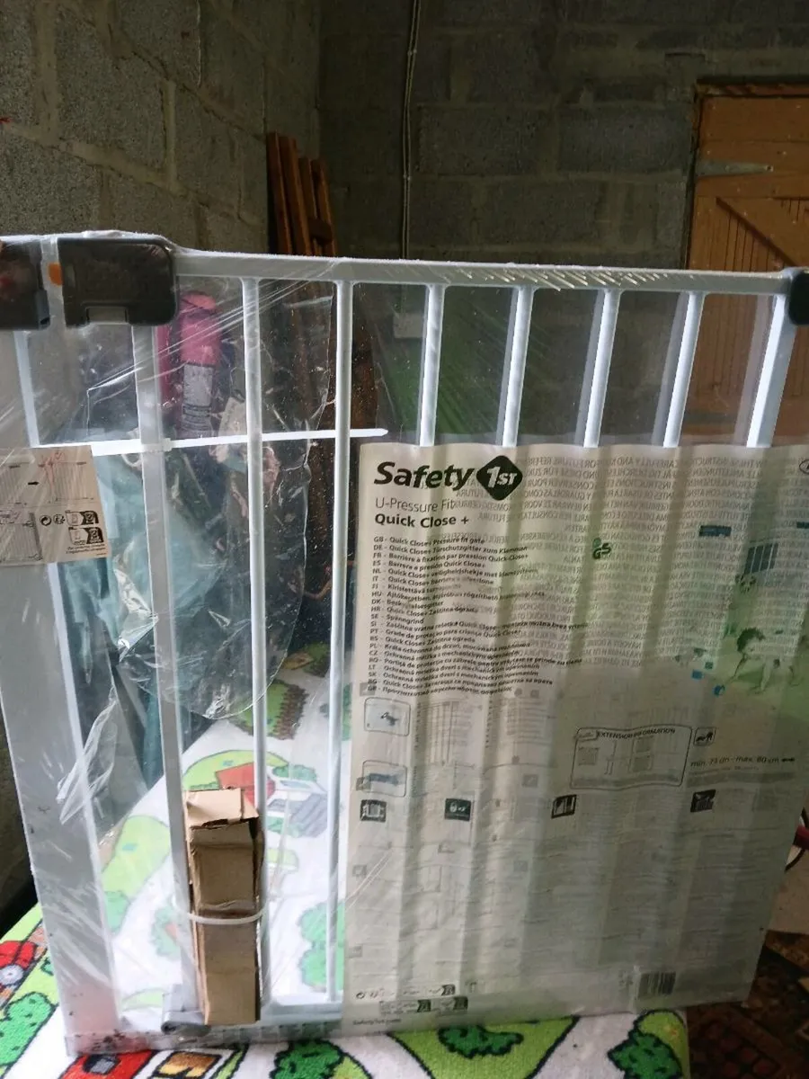 Baby stair gate, new