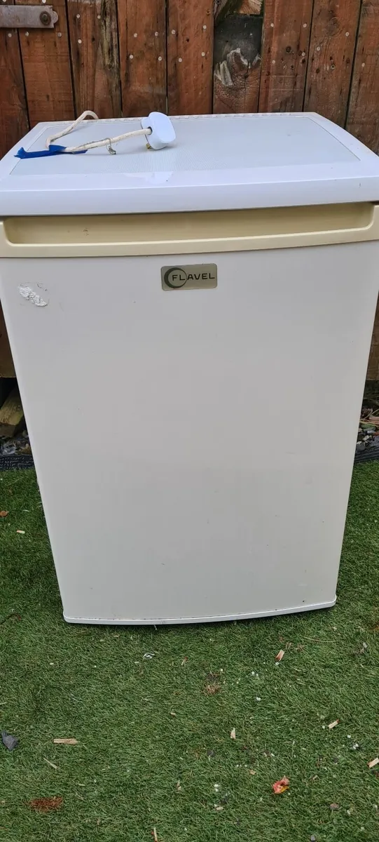Under counter fridge - Image 1