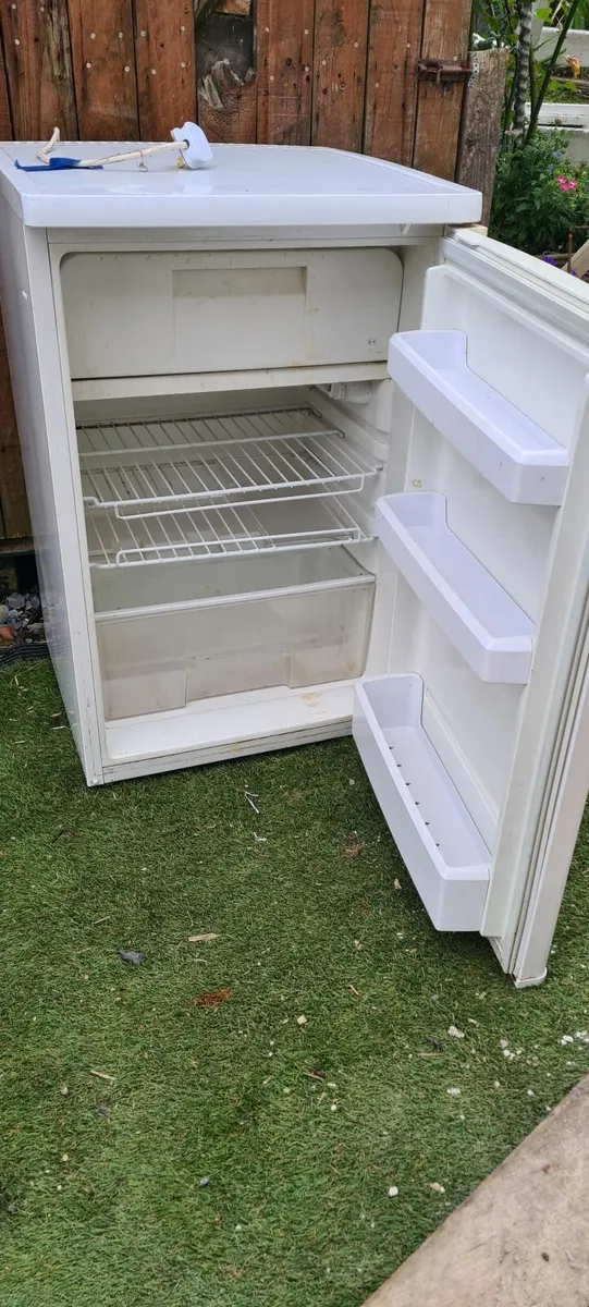 Under counter fridge - Image 2