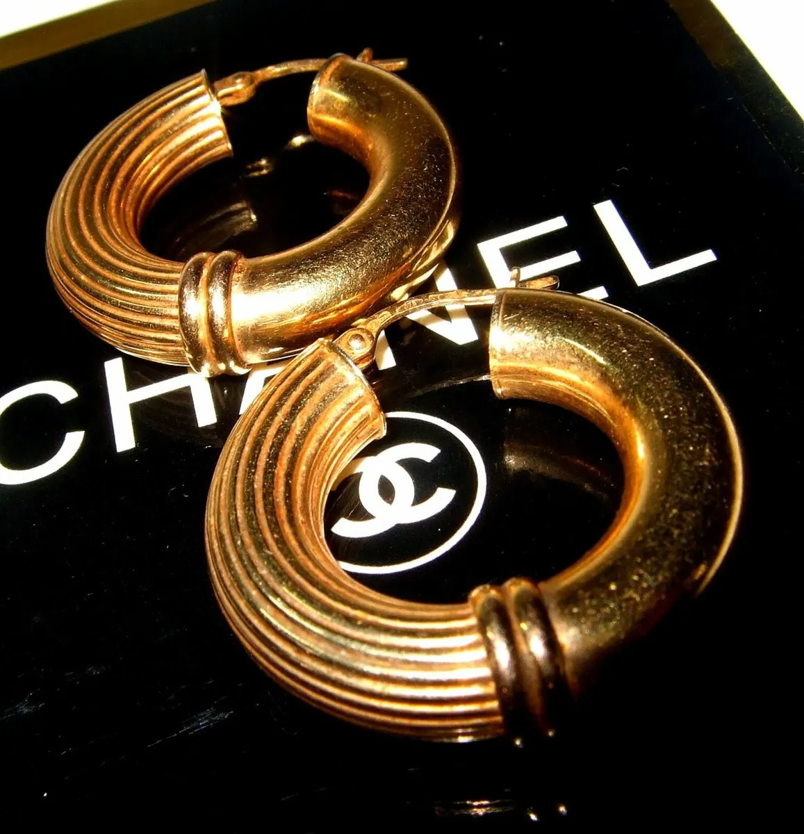 Vintage 9ct Gold Chunky Hoops - Image 2