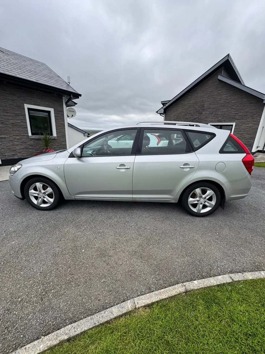 Kia Ceed 2011 - Image 2