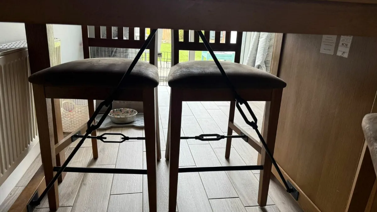 Solid Oak Kitchen Dining Table & 4 Chairs - Image 2