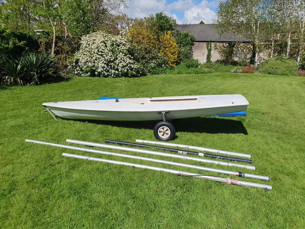 Laser sailing dinghy (49703) - Image 1
