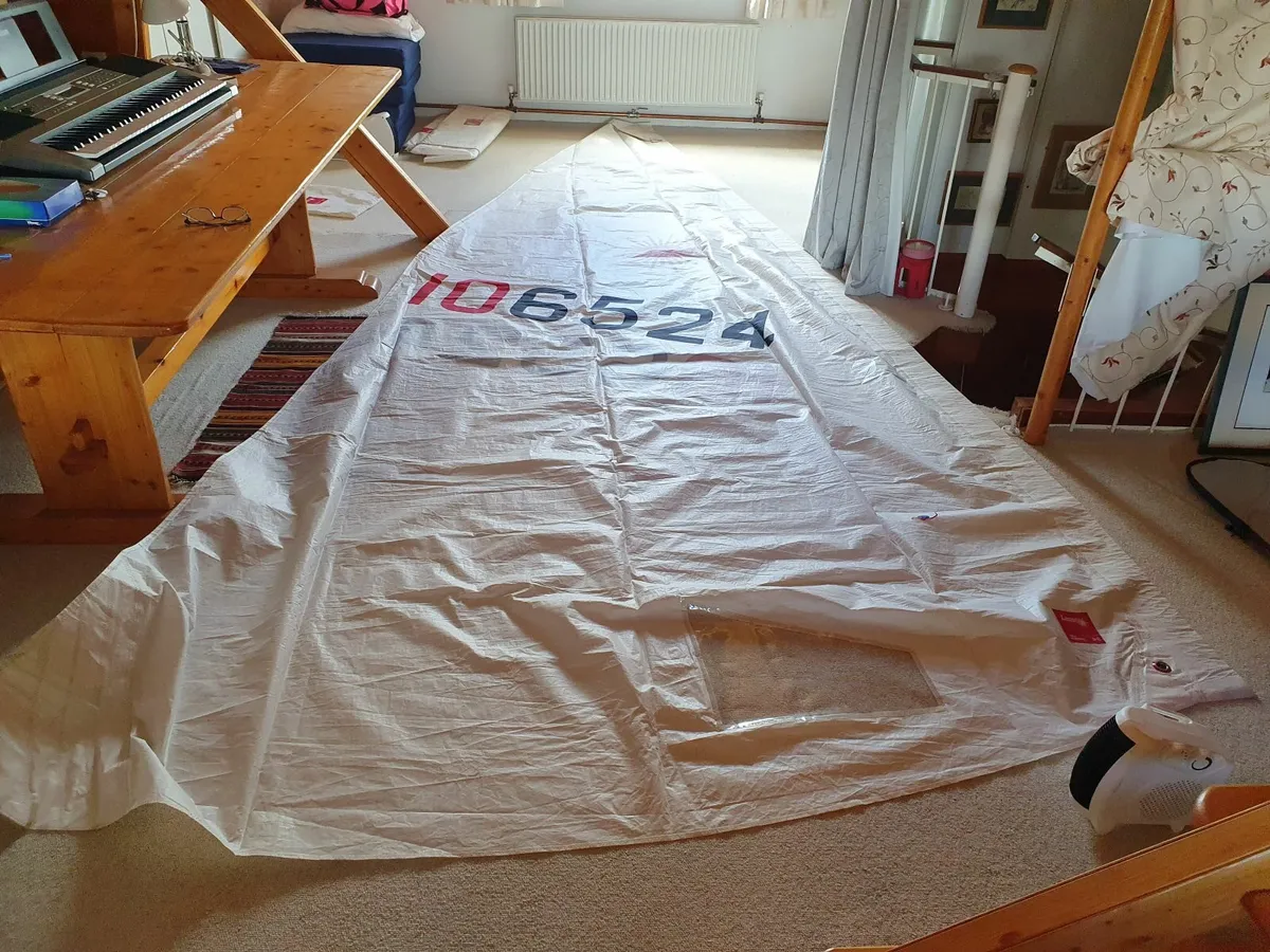 Laser sailing dinghy (49703) - Image 4