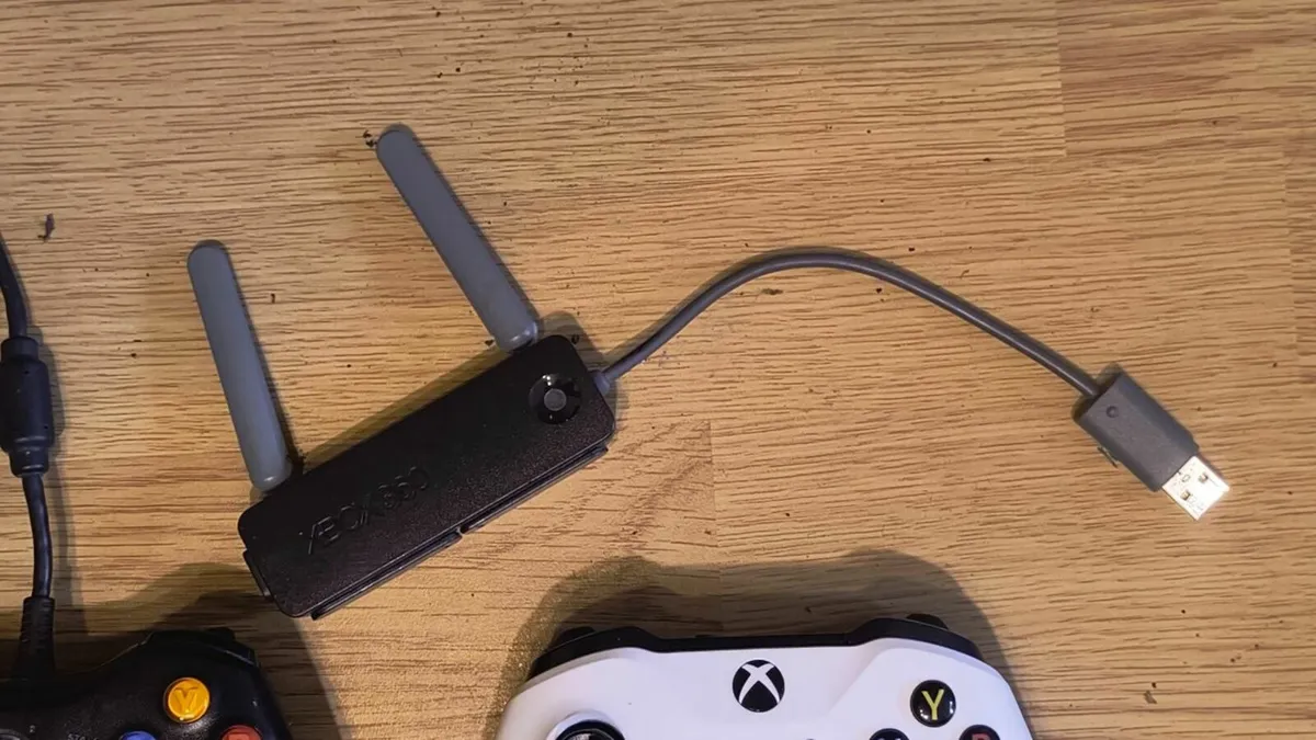 Lot 4 Microsoft Xbox 360 White Wireless Controller - Image 4
