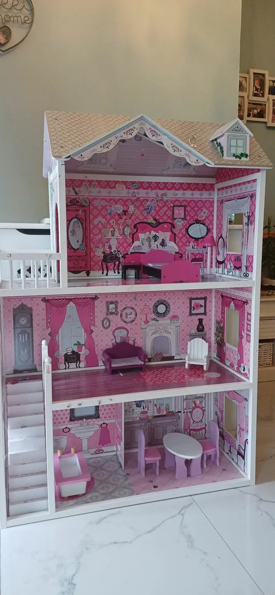 Doll house - Image 1
