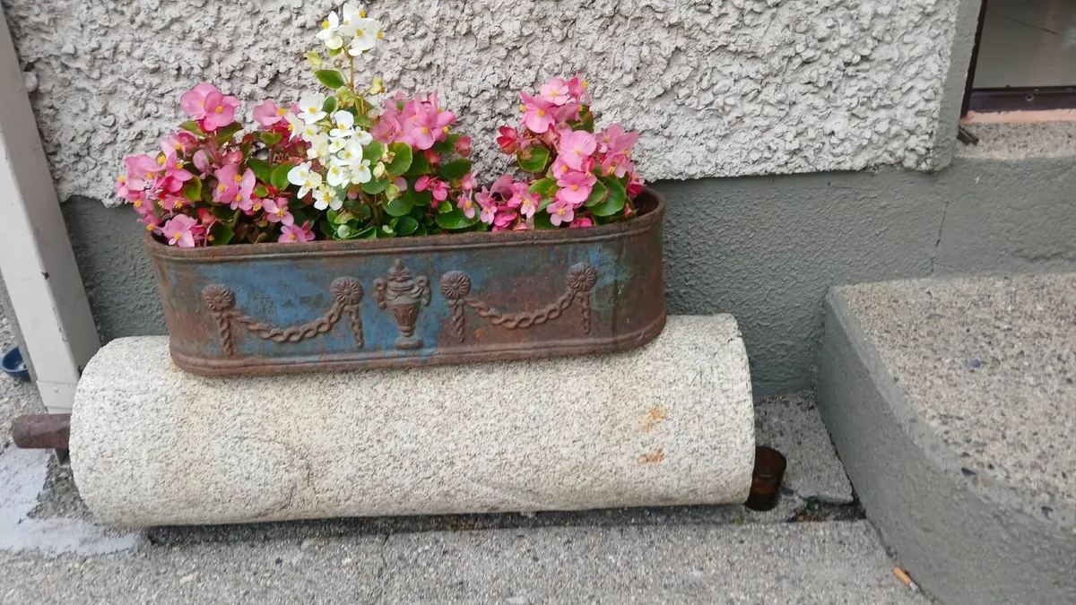 Collectibles Antiques - Image 1