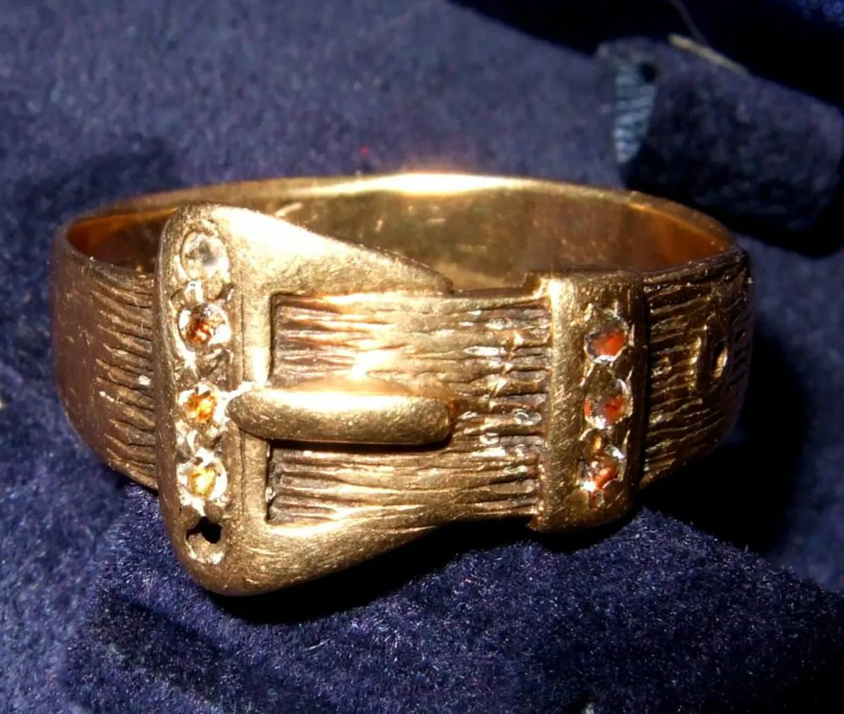 Vintage 9ct Gold/Diamond Buckle Ring - Image 1