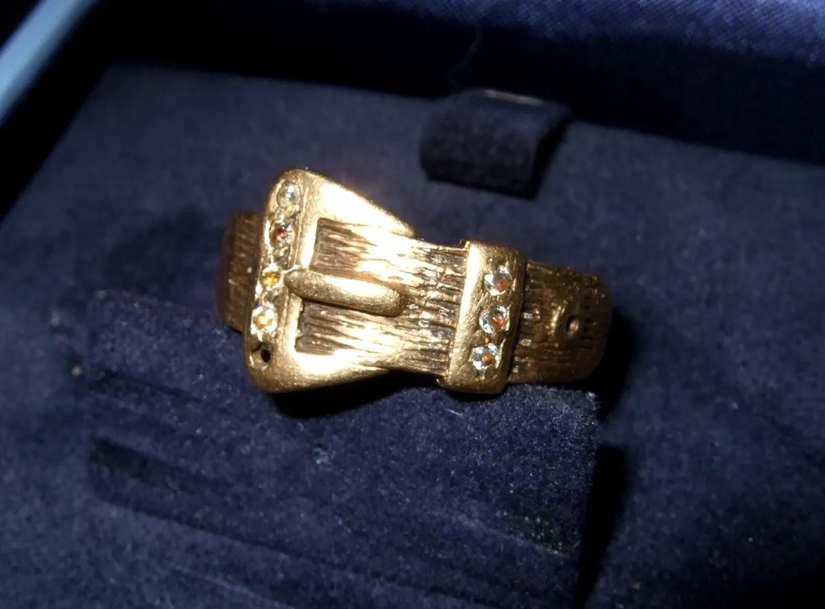 Vintage 9ct Gold/Diamond Buckle Ring - Image 3