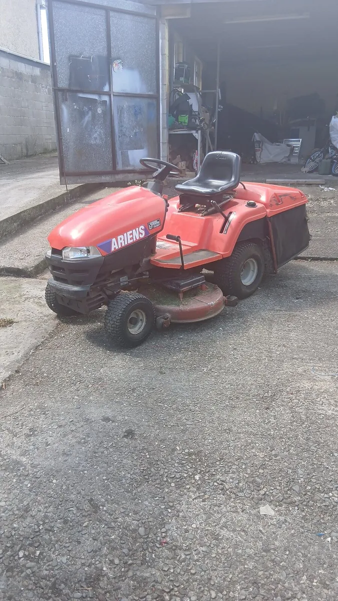 Ride on lawnmower