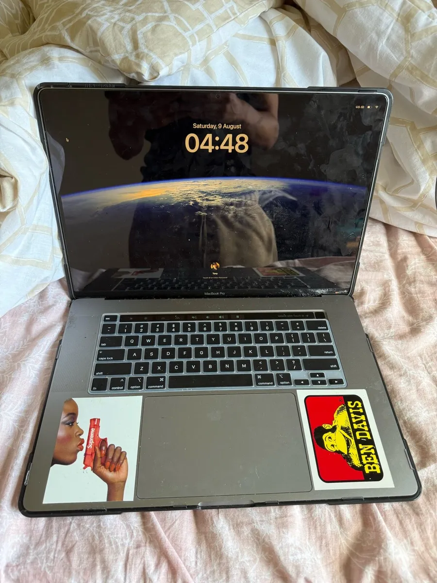 MacBook Pro - Image 4