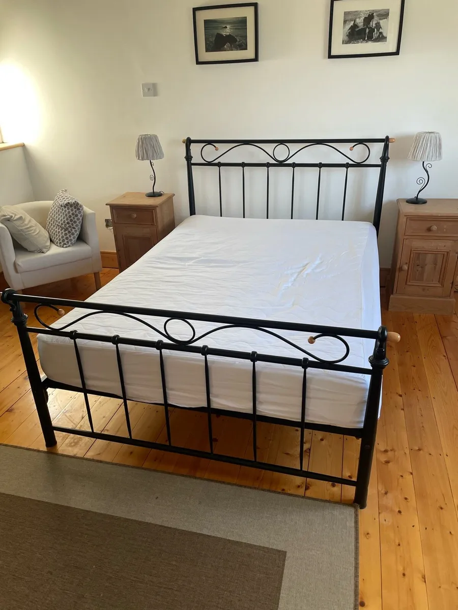 Bed frame with mattress - Image 1