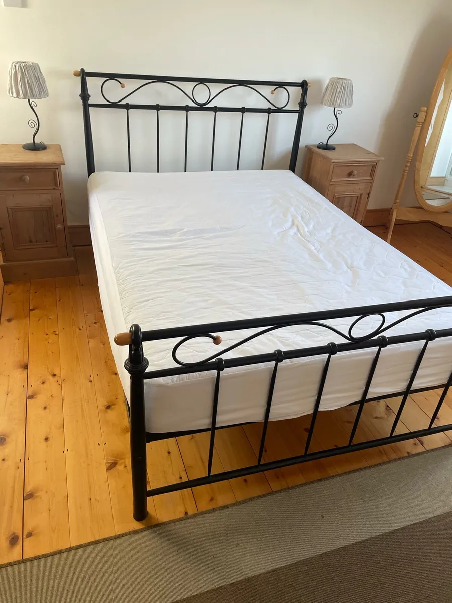 Bed frame with mattress - Image 3