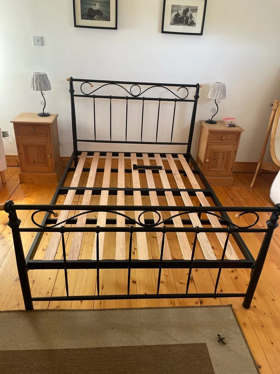 Bed frame with mattress - Image 4