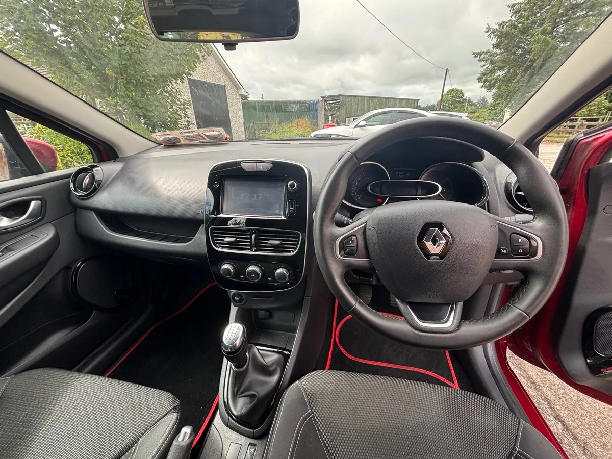 Renault Clio for sale, excellent condition - Image 3