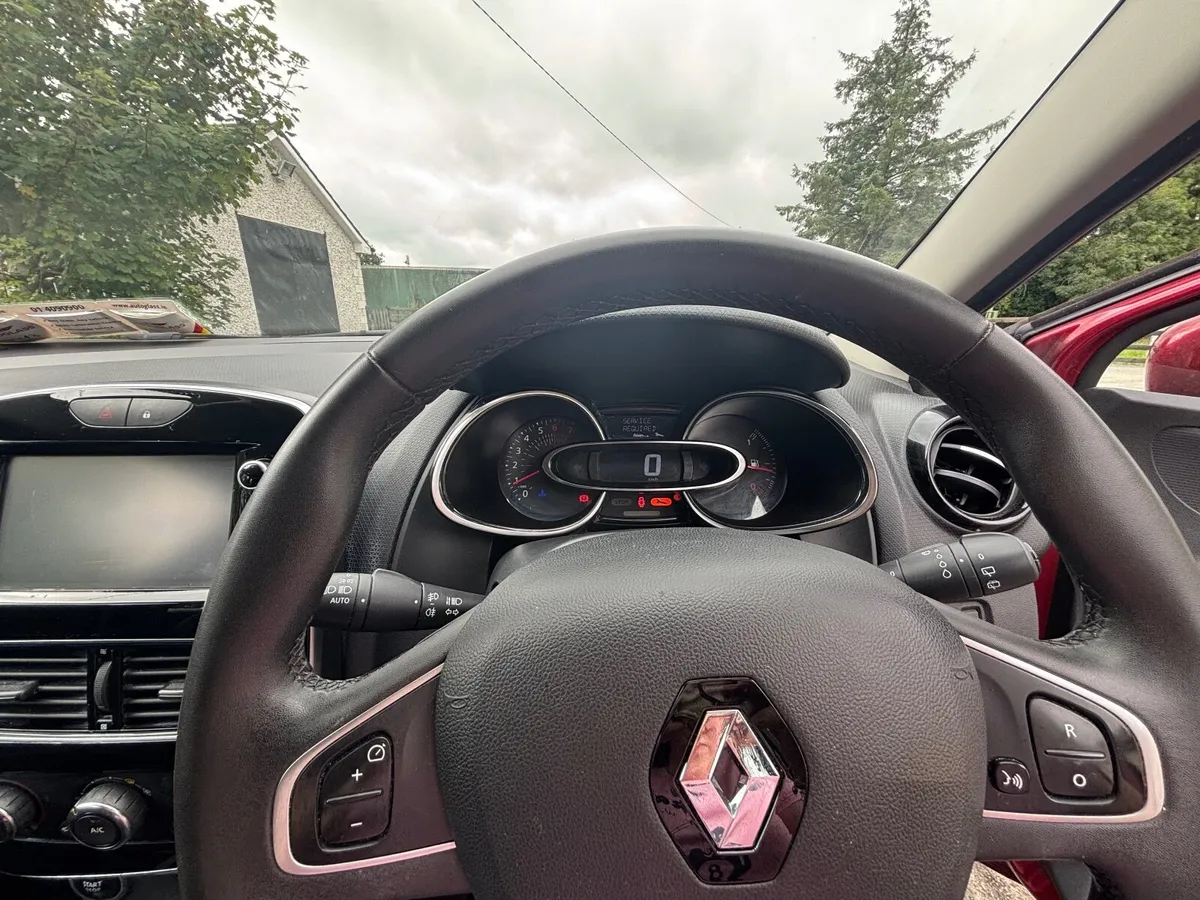 Renault Clio for sale, excellent condition - Image 4