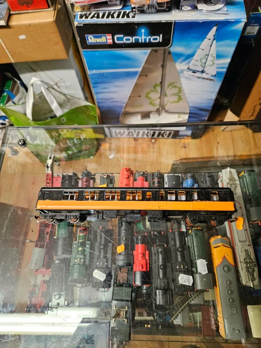 Hornby Triang OO Gauge Carraige - Image 1