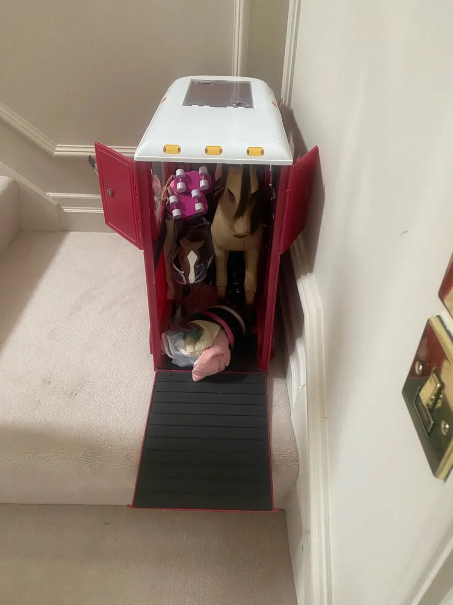 Our generation toy horse box - Image 1