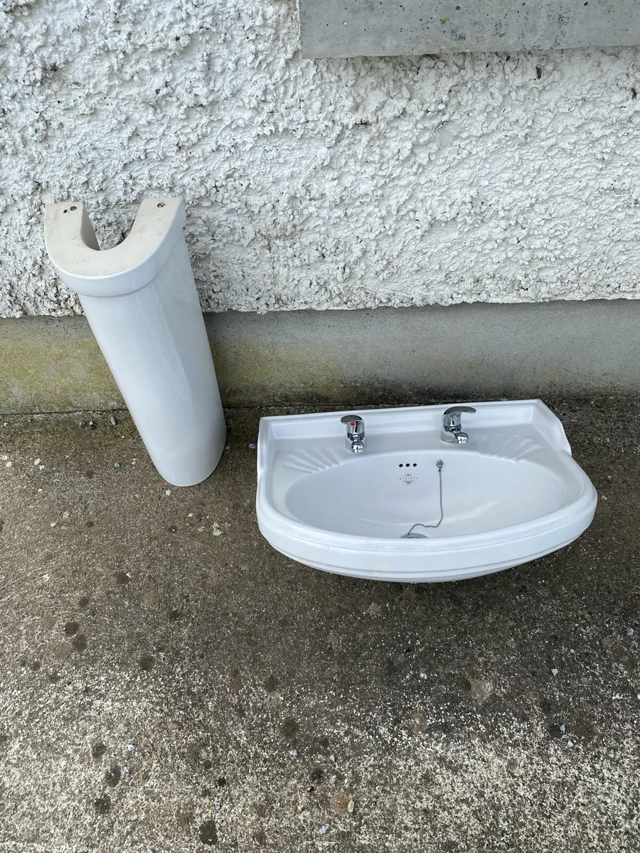 Top quality basin and pedestal - Image 1