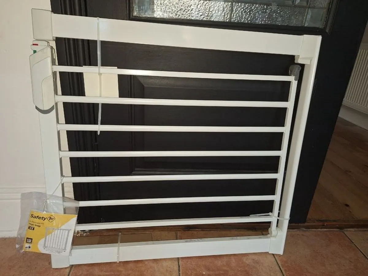 Child Safety 1st stair gate - Image 1