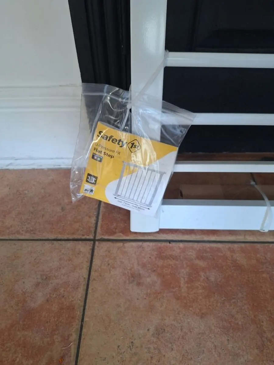 Child Safety 1st stair gate - Image 3