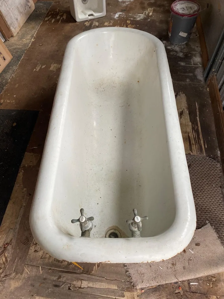 Roll top, cast iron, original bath - Image 1
