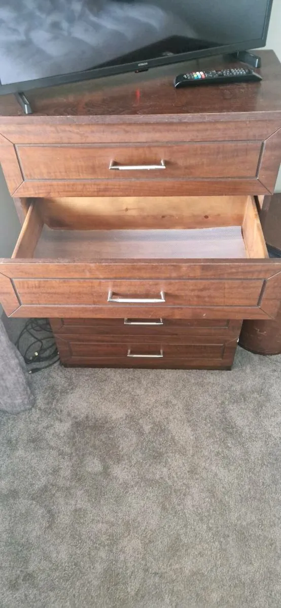 Chest of drawers - Image 1