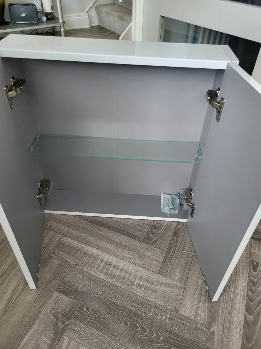 Bathroom  cabnet - Image 2