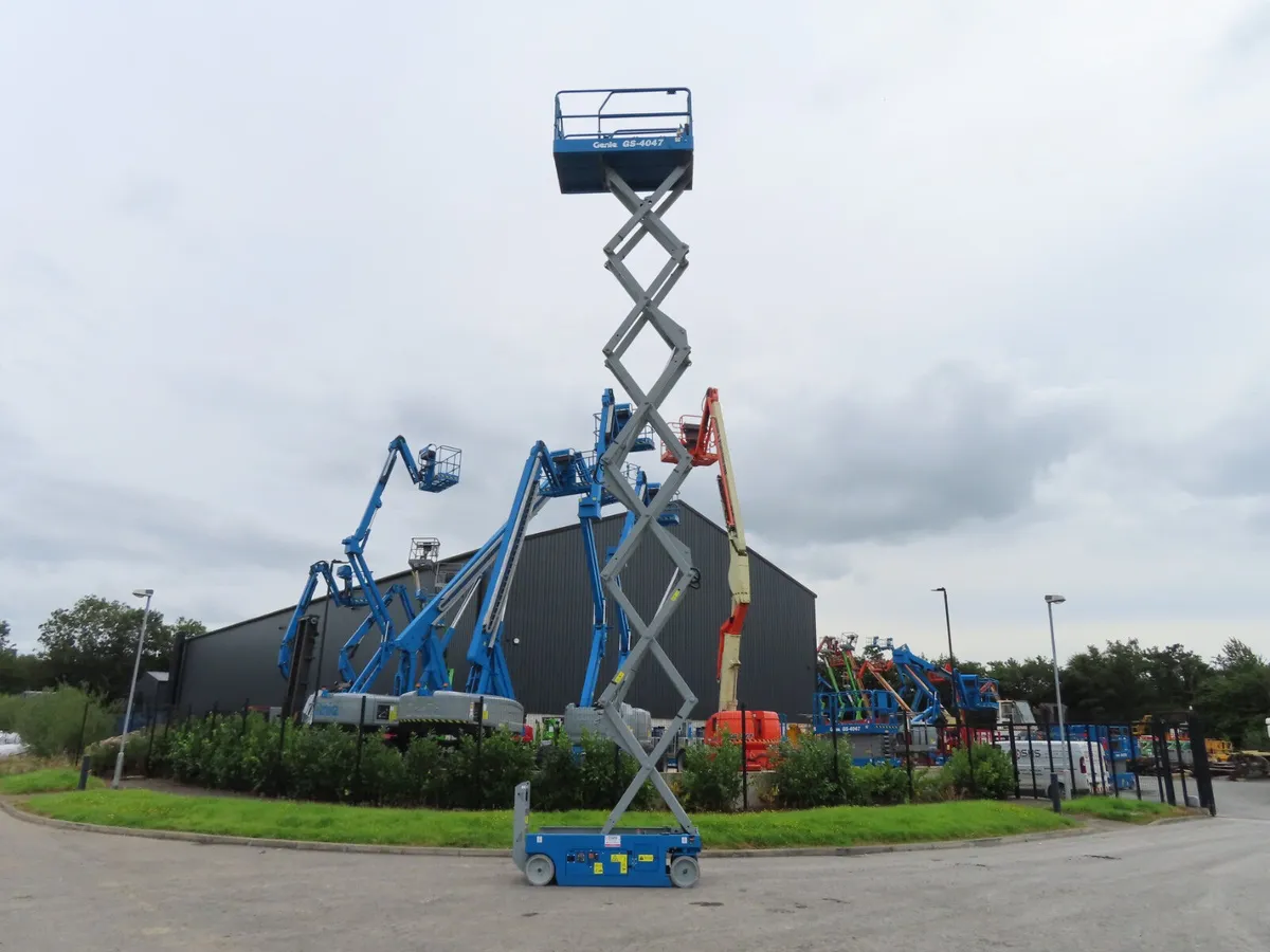 Genie GS 4047 Scissor Lift 2015 - Image 4