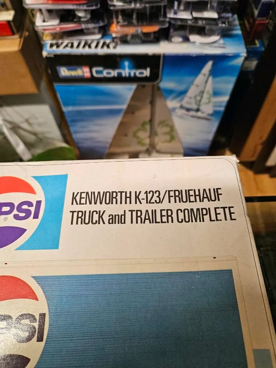 Vintage Matchbox Kenworth Pepsi Cola Truck - Image 2