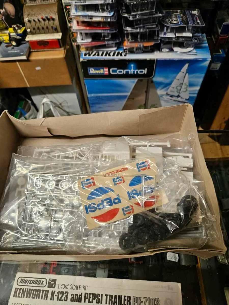 Vintage Matchbox Kenworth Pepsi Cola Truck - Image 4