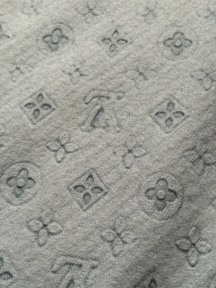🧣 Louis Vuitton Monogram Shine Scarf - Image 3