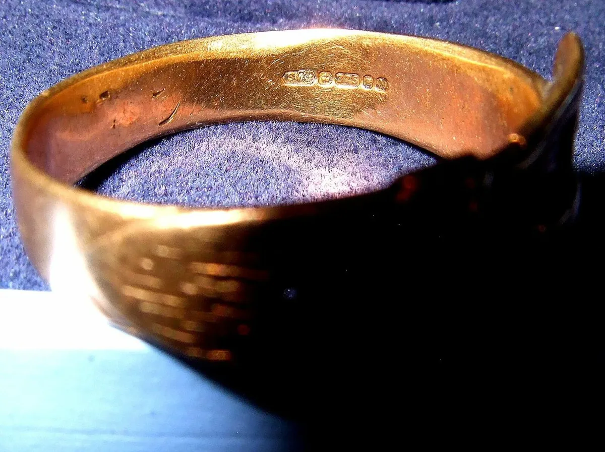 Vintage 9ct Gold Hallmarked Unisex Ring - Image 3