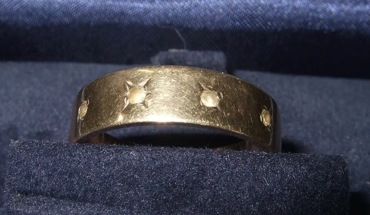 Vintage 9ct Gold Hallmarked Unisex Ring - Image 1