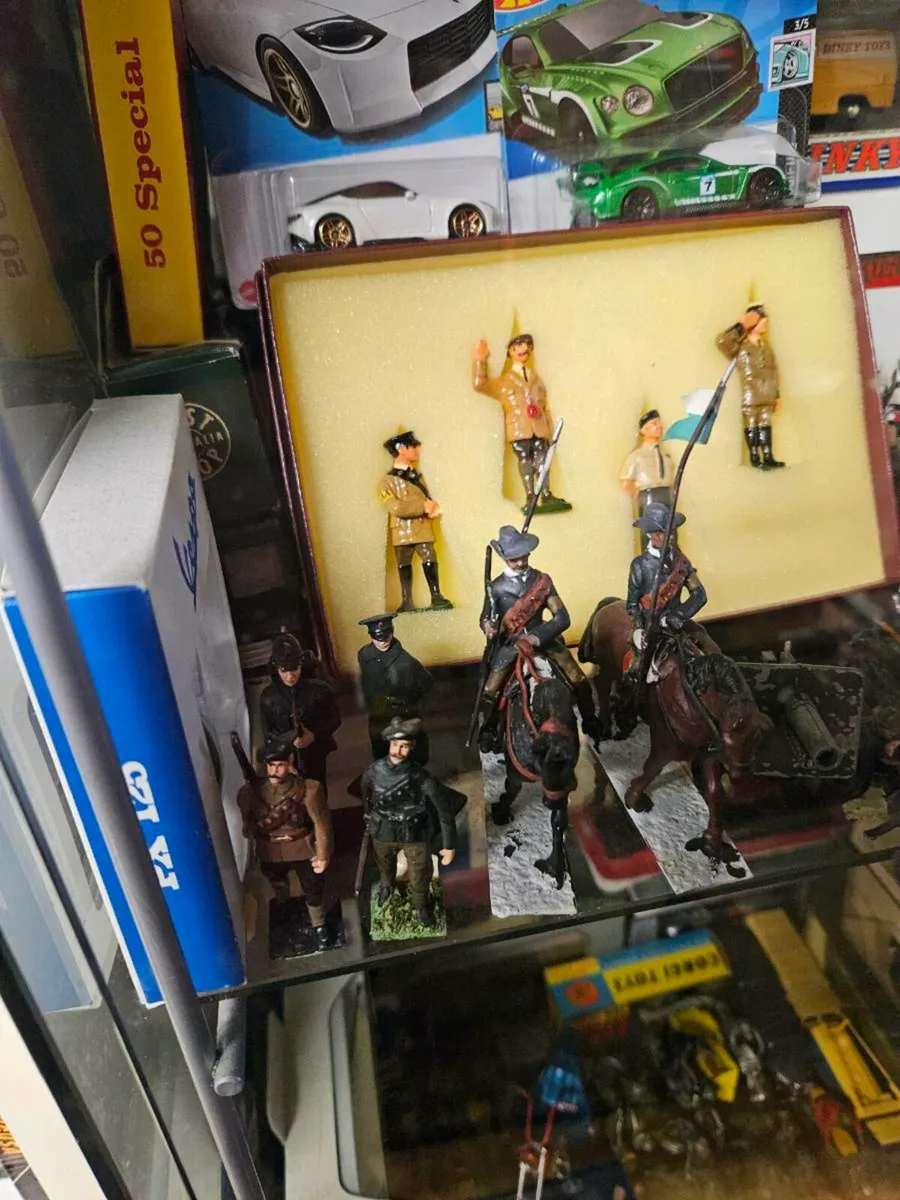 Vintage Lead Hollow Cast Soldiers - Image 1