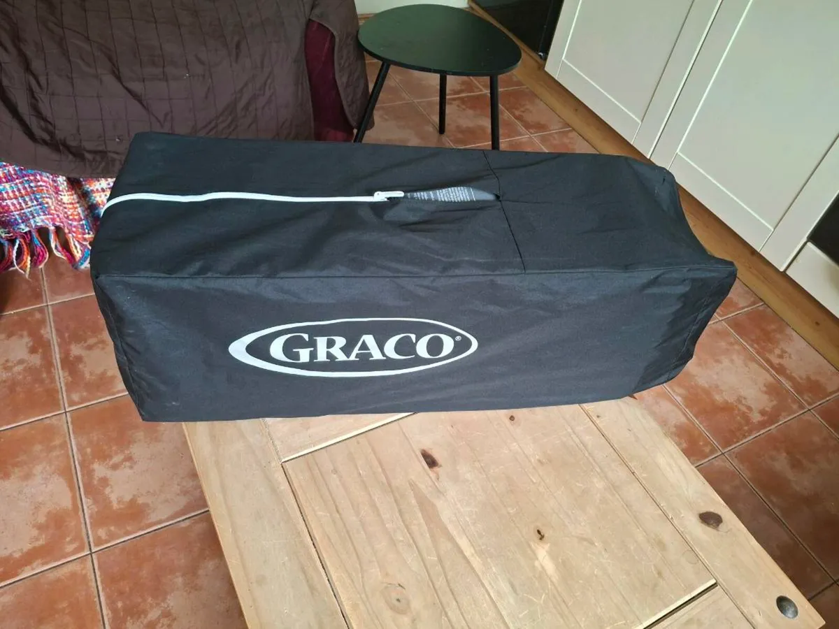 Travel cot - Image 2