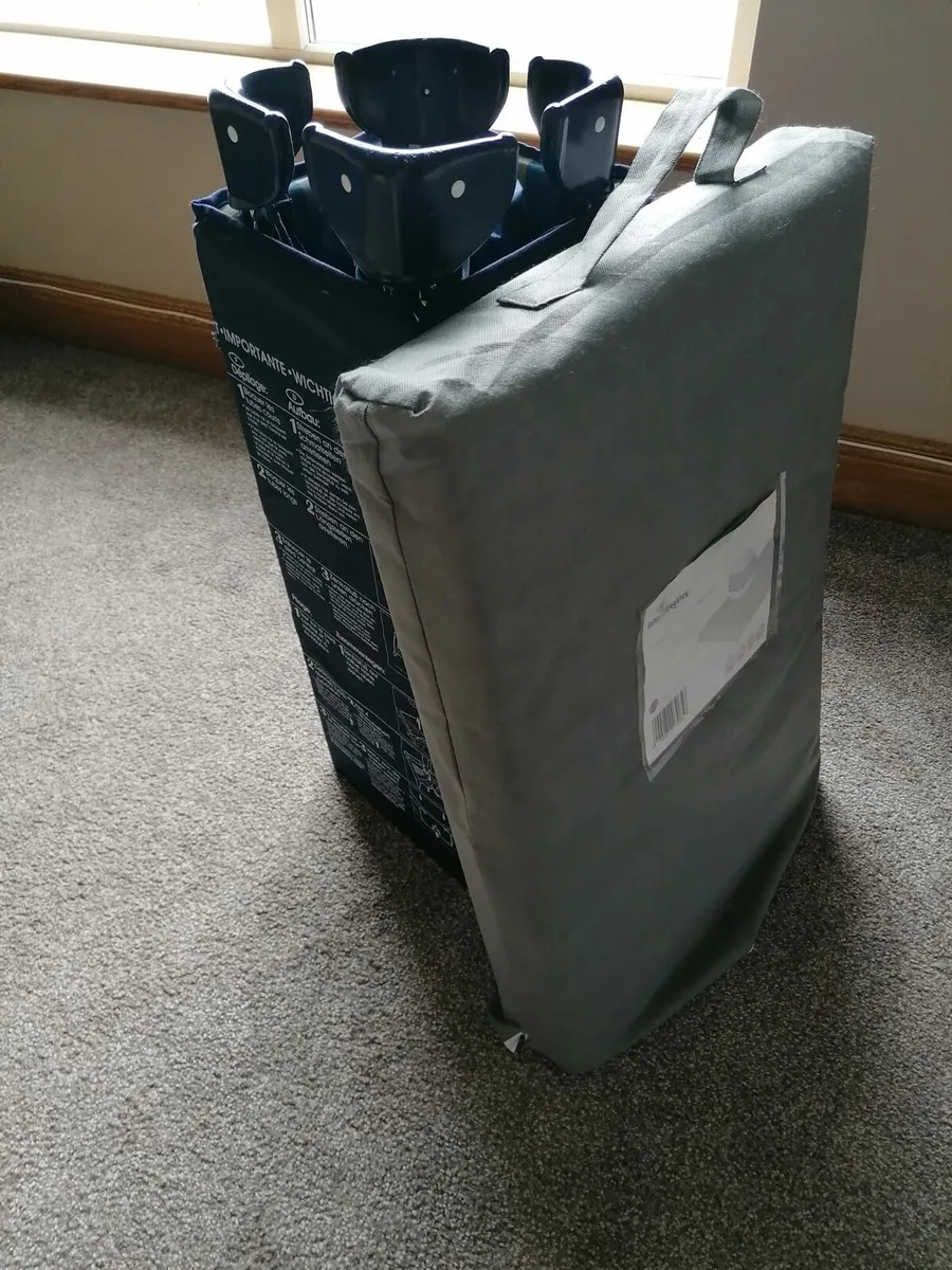 Travel cot and mattress - Image 2